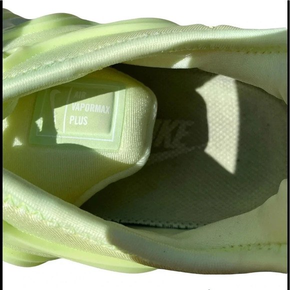 Women’s Nike Air VaporMax Plus Barely Volt Neon Yellow - Picture 7 of 10
